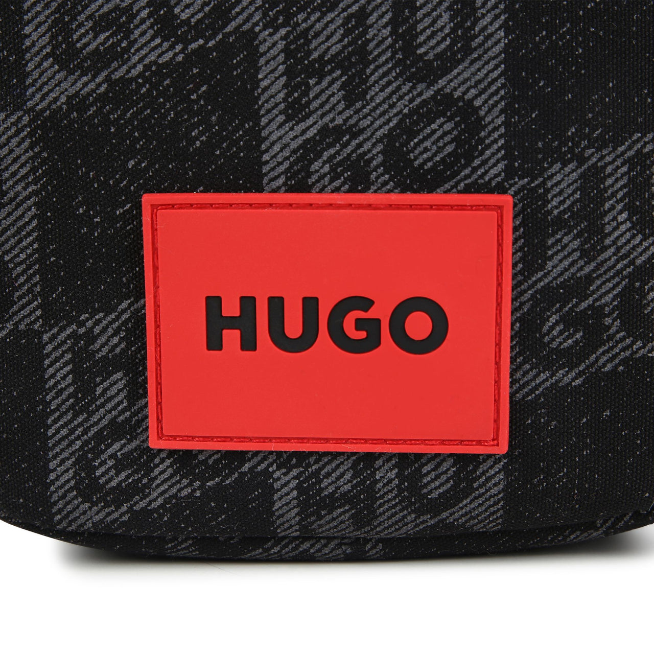 HUGO pasaportera crossbody