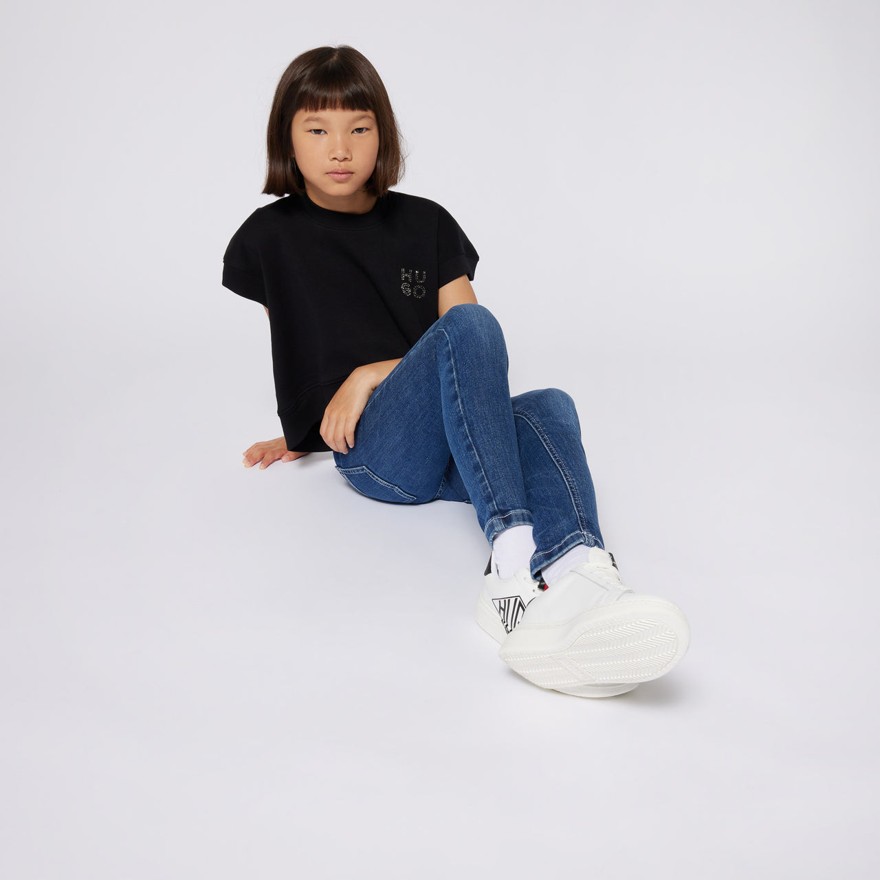 Playera o blusa para niña HUGO negra