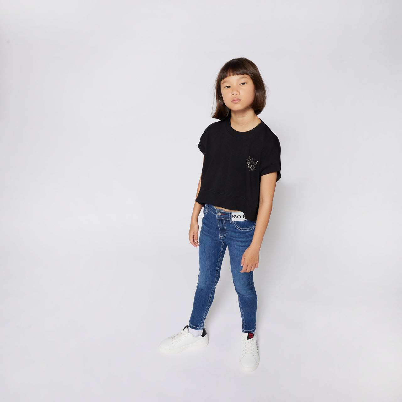 Playera o blusa para niña HUGO negra