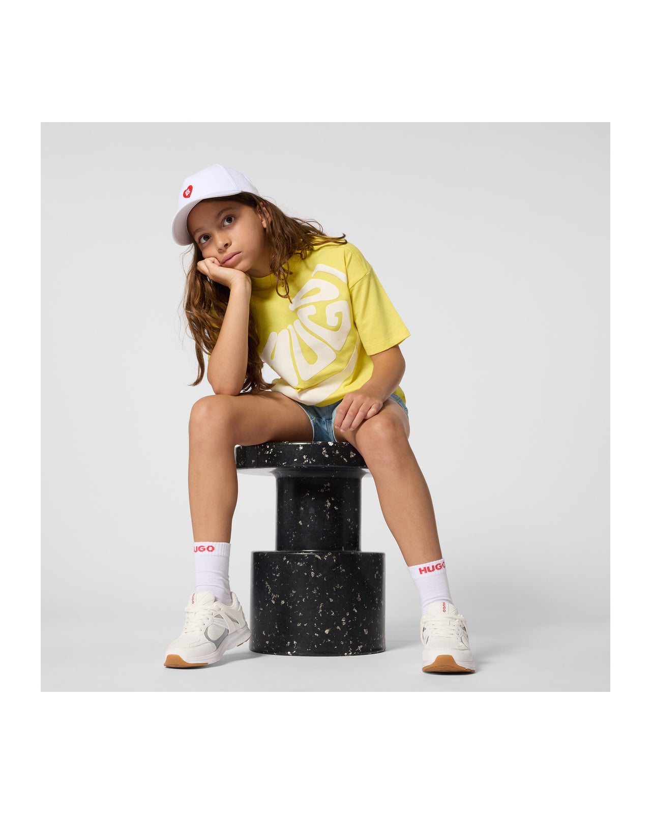 HUGO Gorra blanca corazon para niña y teen