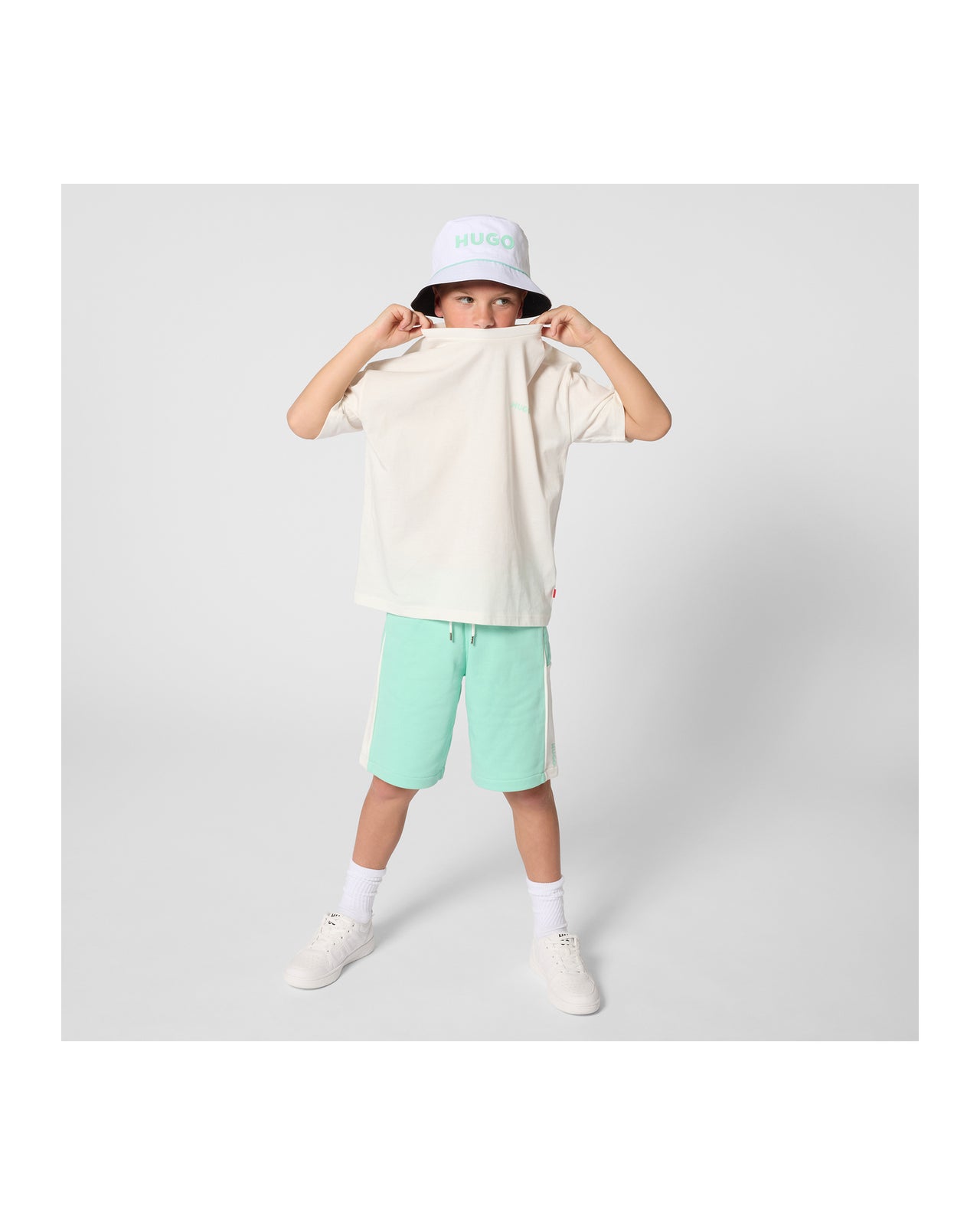 HUGO Gorro para niño y teen reversible,negro un lado otro blanco
