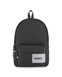 Thumbnail for HUGO backpack en color negro, bolsas laterales y una frontal, luego al frente reflejante