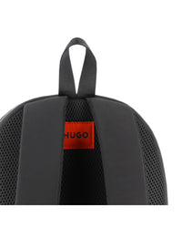 Thumbnail for HUGO backpack en color negro, bolsas laterales y una frontal, luego al frente reflejante