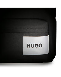 Thumbnail for HUGO backpack en color negro, bolsas laterales y una frontal, luego al frente reflejante