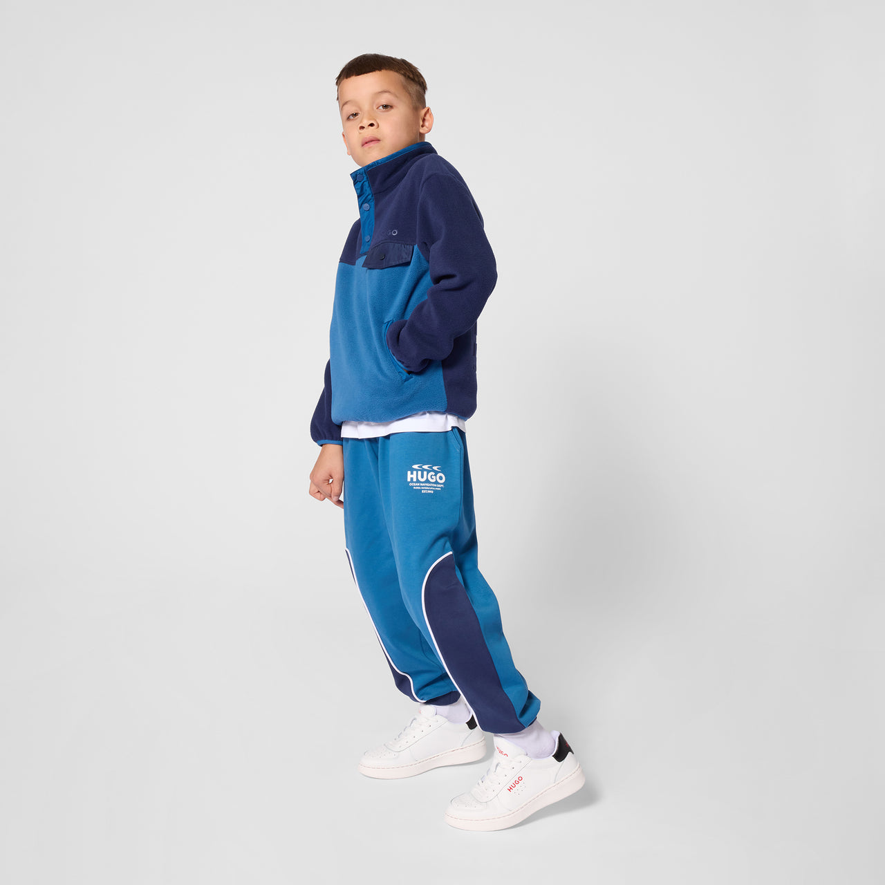 HUGO sudadera para nñ–o y teen fleese 2 tonos de azul, logo en espalda