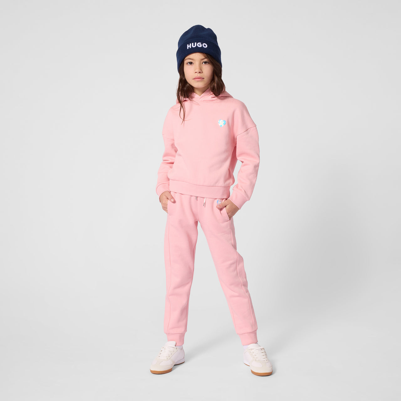 HUGO Set de pants para niña y teen color rosa con capucha  y aplicacion de corazon