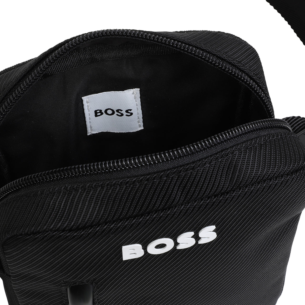 BOSS crossbody, bolsa o pasaportera para niño y adolescente color negro