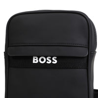 Thumbnail for BOSS crossbody, bolsa o pasaportera para niño y adolescente color negro pequeño logo Boss blanco
