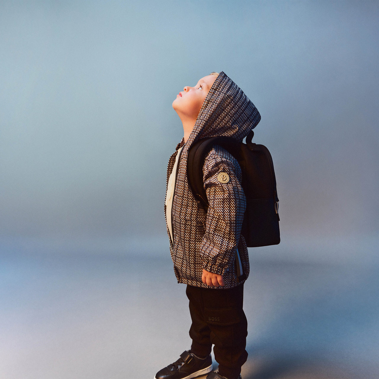 BOSS Backpack para niño y Teen negra pequeño logo tribanda