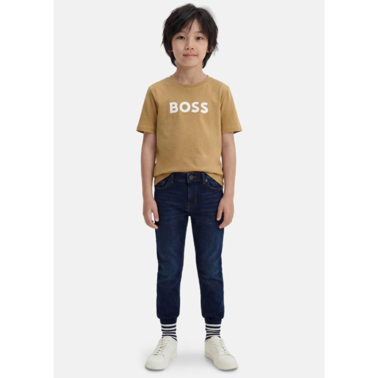 BOSS playera para niño y teen color arena logo al frente