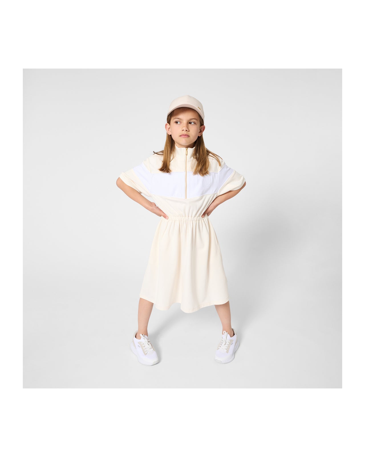 BOSS Vestido para niña beige y blanco logo bordado al tono