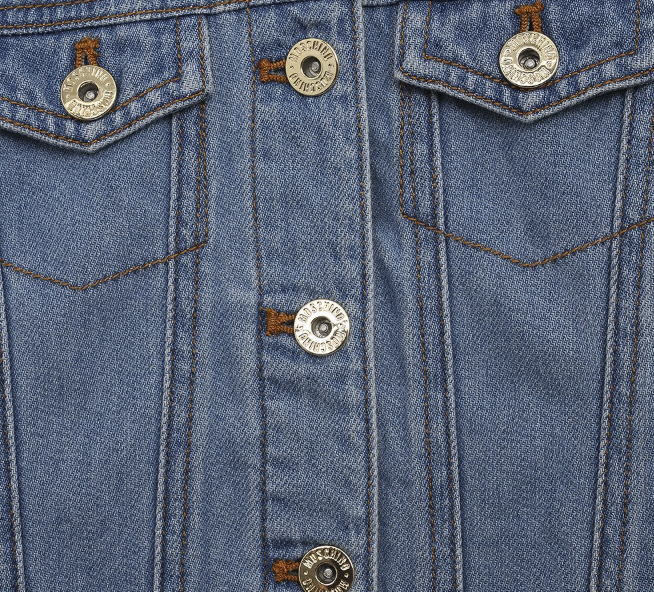 Chamarra Moschino de mezclilla studs en la espalda