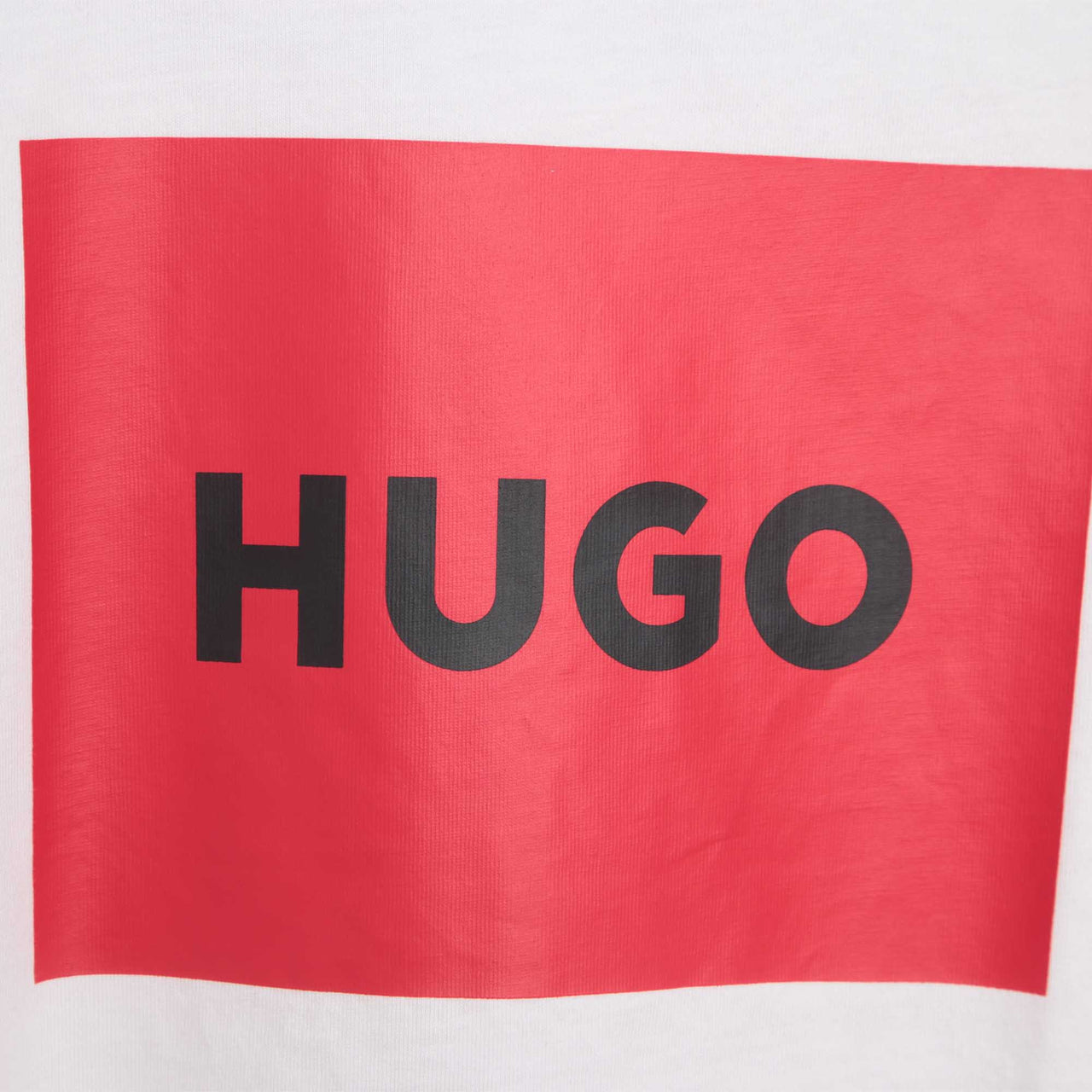 Playera HUGO blanca para niños y adolescentes